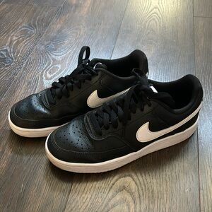 Size 8 women’s Nike shoes